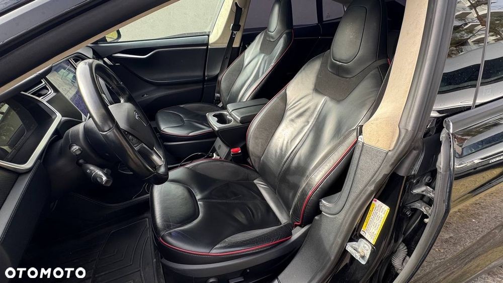 Tesla Model S - 8