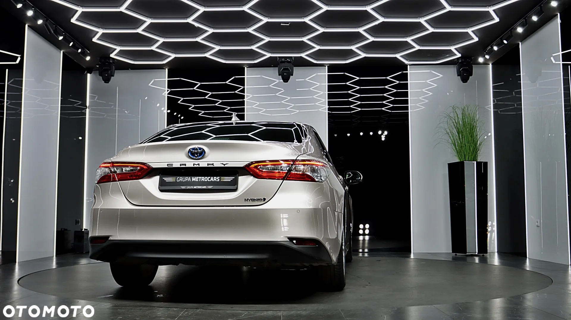 Toyota Camry 2.5 Hybrid Comfort CVT - 8