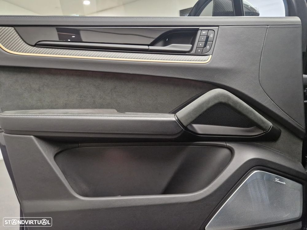 Porsche Cayenne Coupé Turbo E-Hybrid Pacote GT - 25