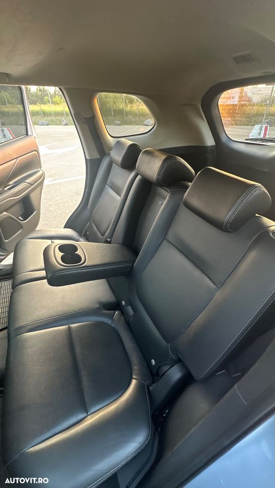 Mitsubishi Outlander - 9