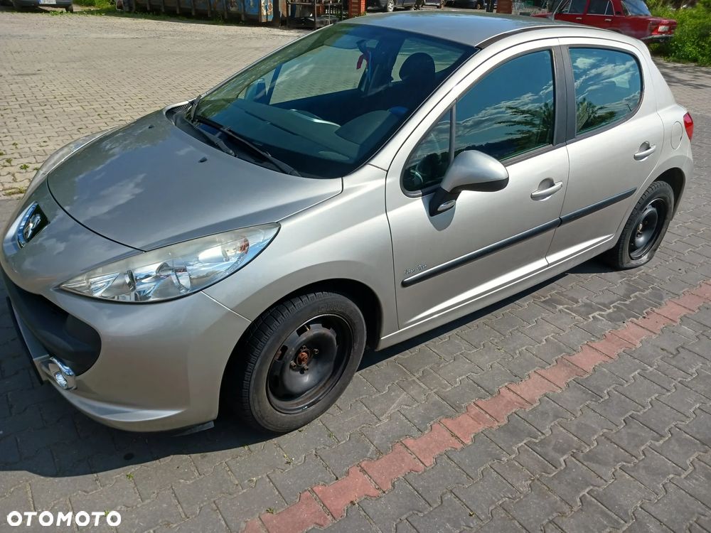 Peugeot 207 Silnik 1,4 16V VTI 70kW 95KM EP3 8FS EP3C skrzynia biegów kolektor przepustnica wtrysk listwa wtryskowa pompa wspomagania abs alternator sprężarka kompresor klimatyzacji skrzynia biegów sprzęgło drzwi ETSC srebrne klapa maska zderzak lusterko listwa klamka zamek wahacz czujnik ciśnienia doładowania mikrostyk blenda pas konsola schowek boczek drzwi fotel fotele magistrala wody podsufitka panel sterownik wyświetlacz moduł szyba czołowa poduszka kierownica manetki zwijak radio mechanizm szyb wydech tłumik mcperson zacisk hamulcowy lampa felga moduł BSM BSI lampa europa zbiorniczek rura przewód wyświetlacz NA CZĘŚCI WSZYSTKIE CZĘŚCI - 6