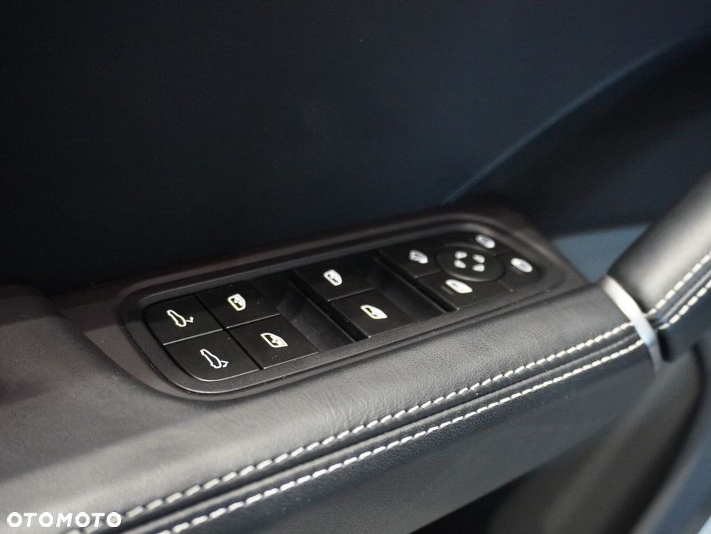 Porsche Cayenne - 16