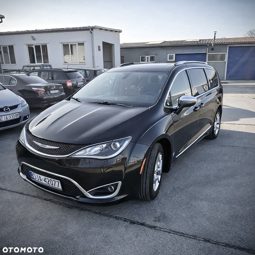 Chrysler Pacifica - 3