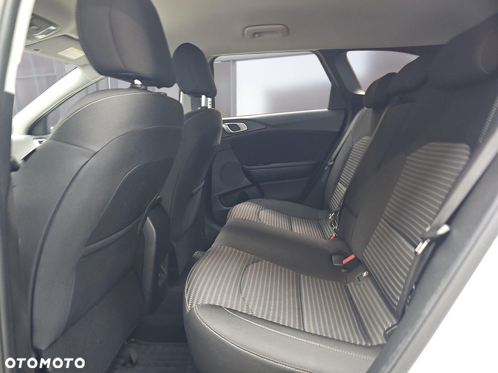 Kia Ceed 1.5 T-GDI M - 10