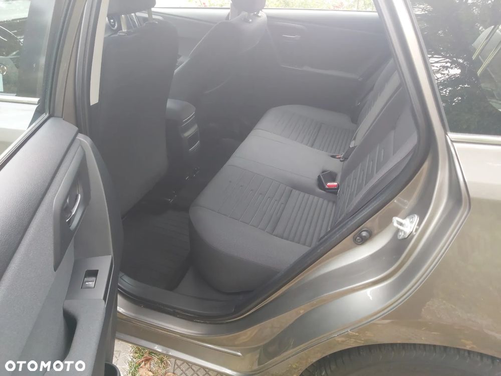 Toyota Auris 1.6 Premium - 19