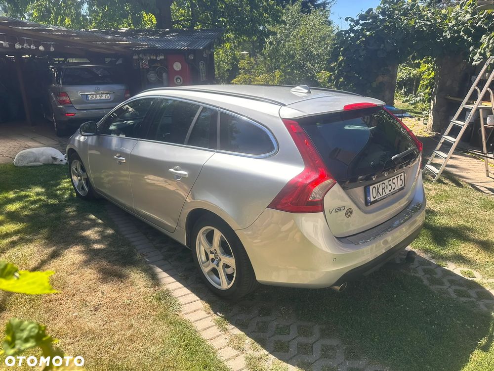 Volvo V60 D5 Geartronic Momentum - 2