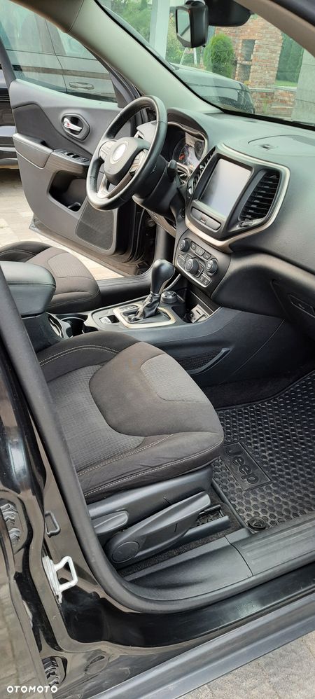 Jeep Cherokee - 13