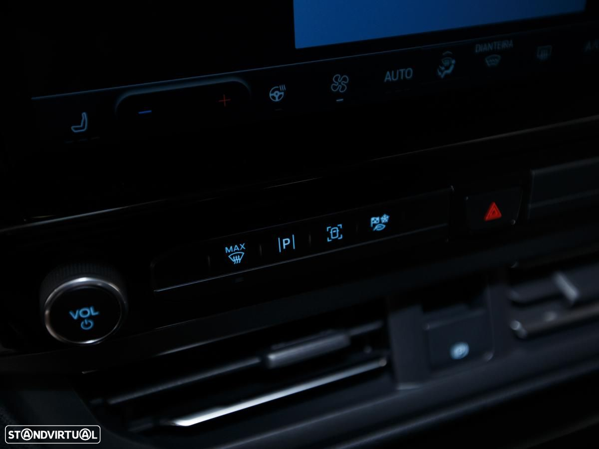 Ford Tourneo Custom 320 L1H1 VA Auto Titanium - 17
