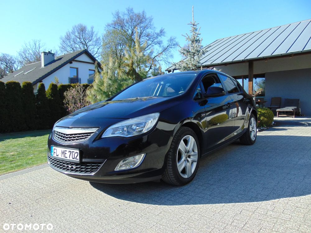 Opel Astra 1.6 Turbo - 1