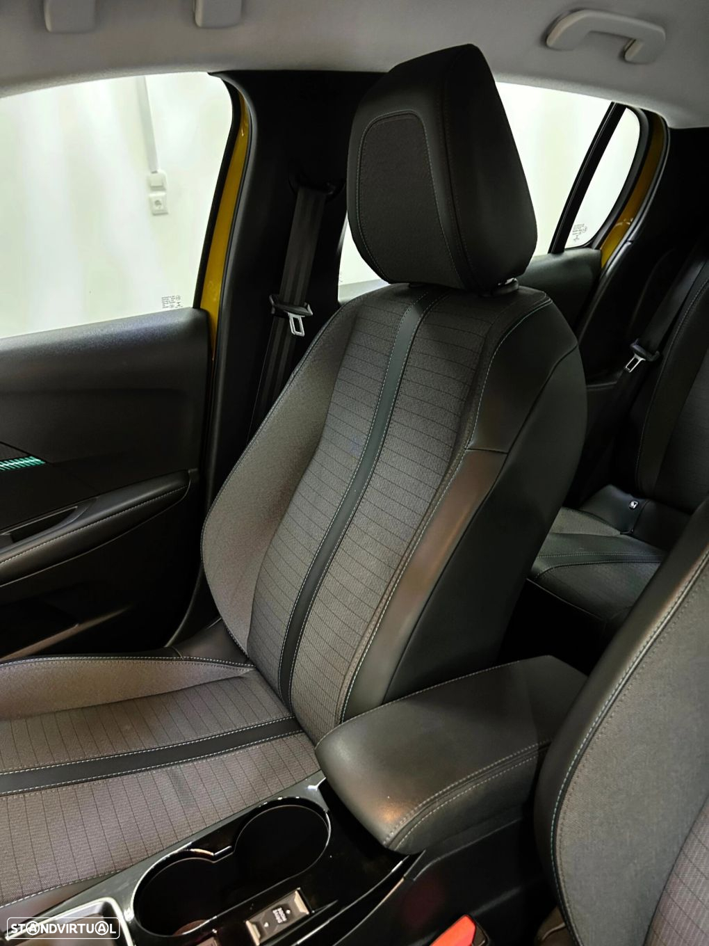 Peugeot 208 - 4