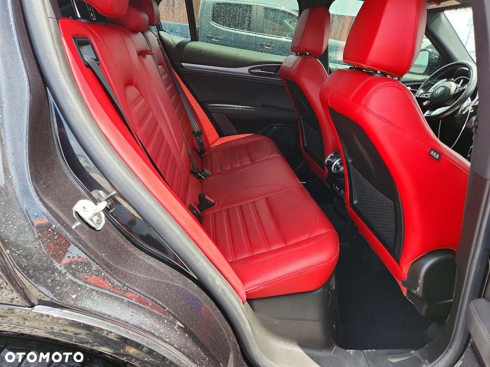 Alfa Romeo Stelvio 2.0 Turbo 16V AT8-Q4 Veloce Ti - 12