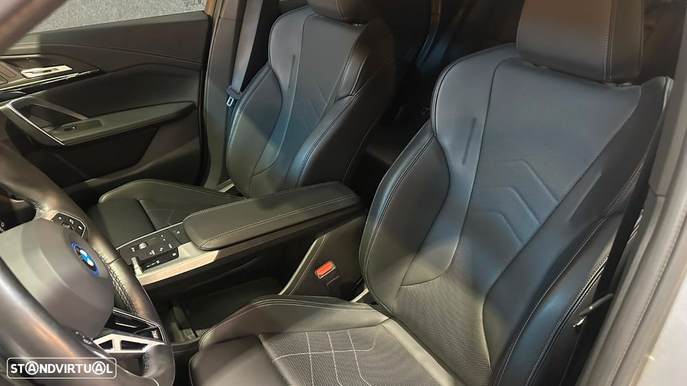 BMW iX1 eDrive20 Pack Desportivo M — fotografia 5