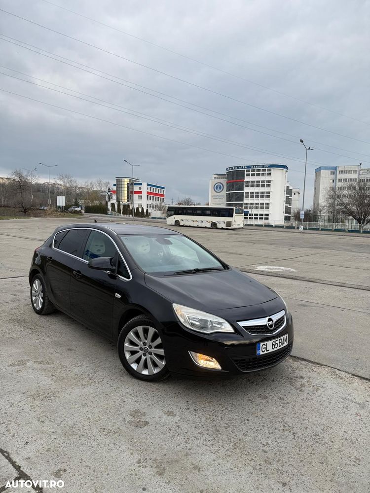 Opel Astra 1.4 Turbo Design Edition - 1