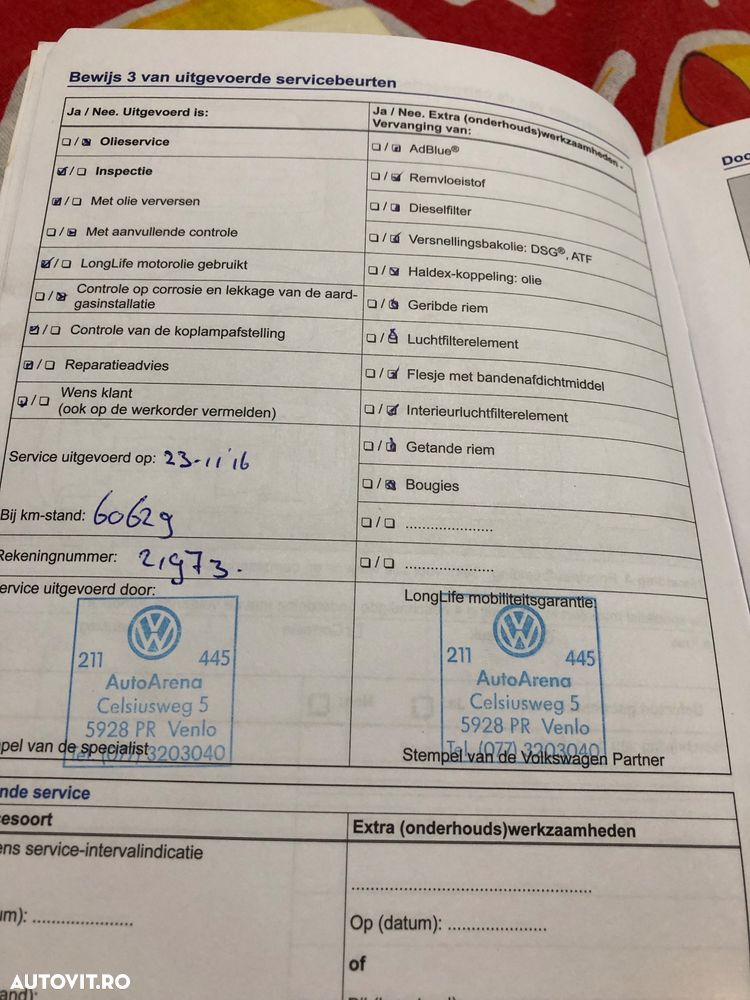 Volkswagen Golf 1.6 TDI DPF Highline - 27