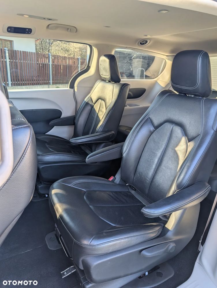 Chrysler Pacifica - 13