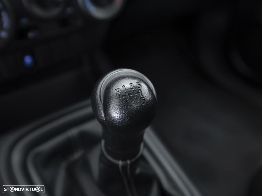 Toyota Hilux 2.4 D-4D 4WD CS CH c/iva - 21