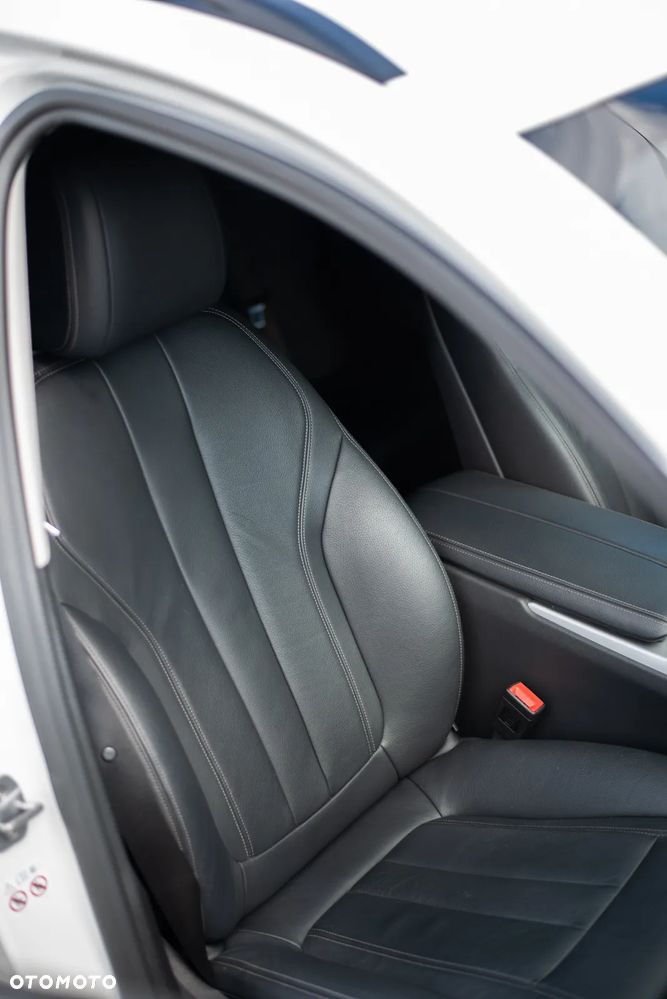 BMW Seria 5 520d xDrive - 22