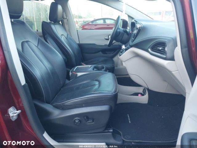 Chrysler Pacifica - 5