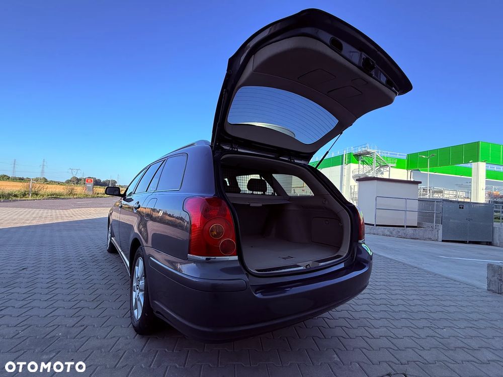 Toyota Avensis 2.2 D-4D Prestige - 32