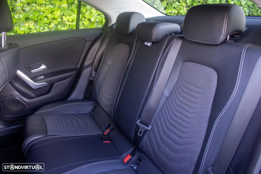 Mercedes-Benz A 250 Limousine e AMG Line - 10
