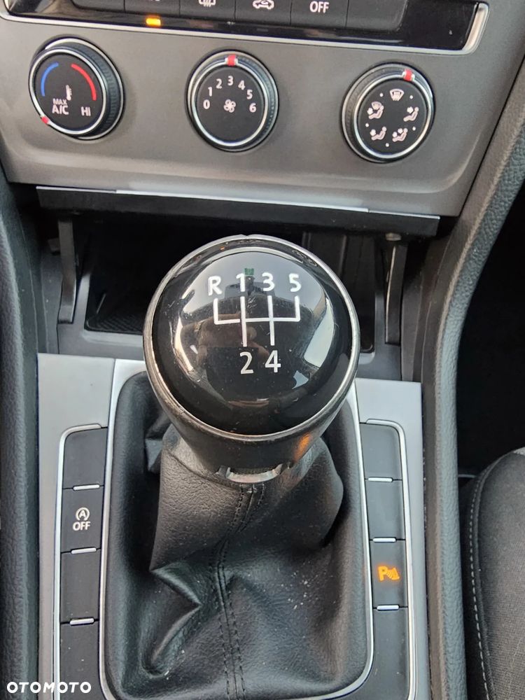 Volkswagen Golf VII 1.2 TSI BMT Trendline - 34