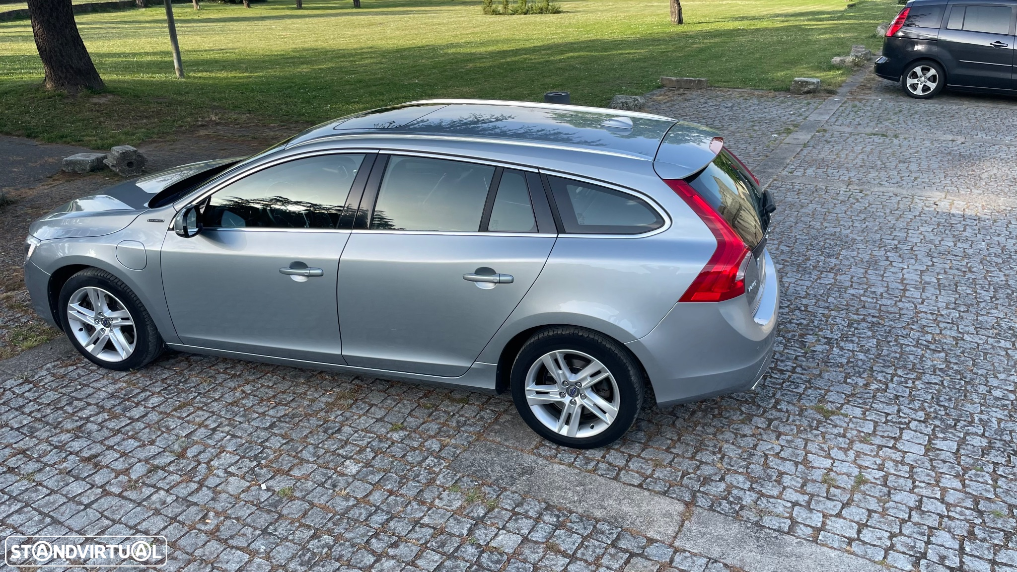 Volvo V60 2.4 D6 Summum AWD Phev - 3