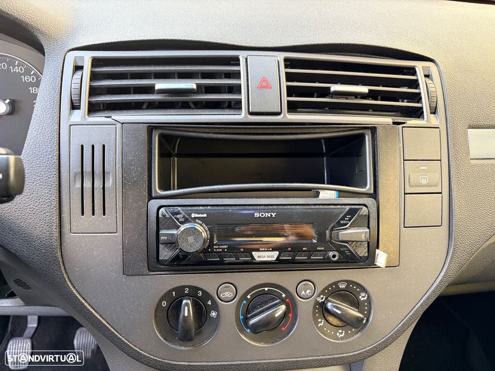 Ford Focus C-Max 1.6 TDCi Ambiente - 17