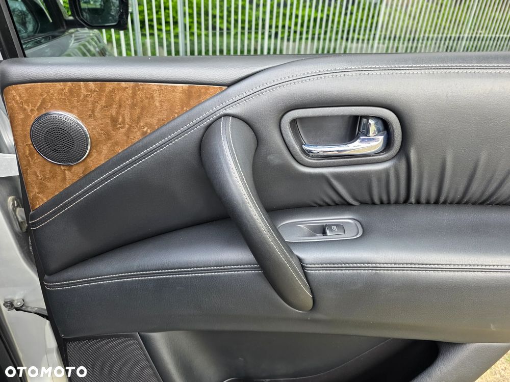 Infiniti QX80 - 35