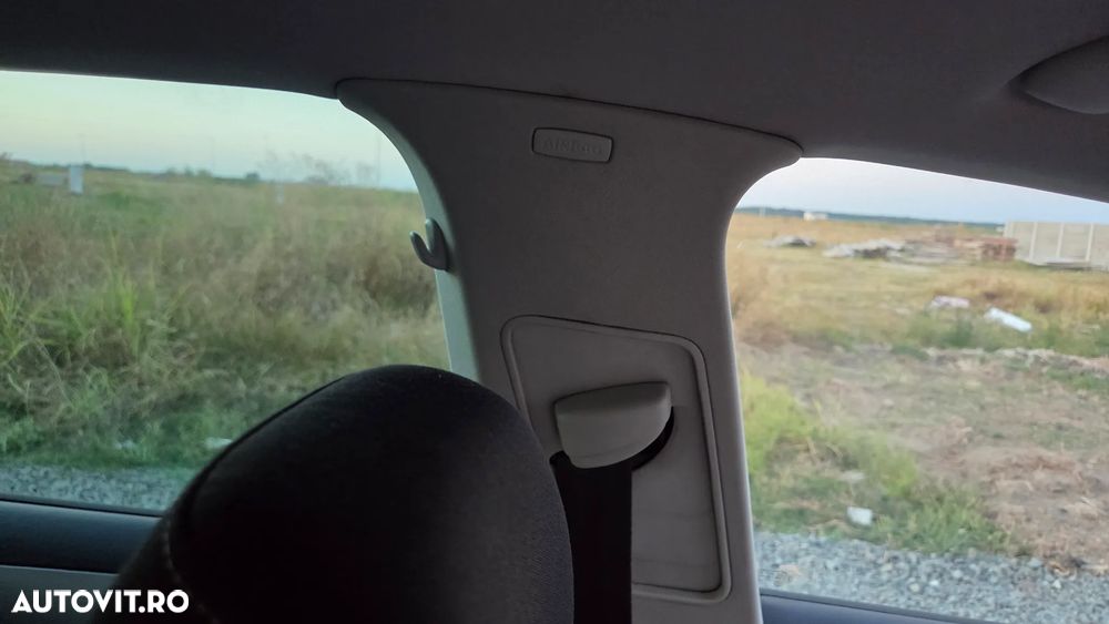 Volkswagen Golf 1.6 TDI DPF MATCH - 32