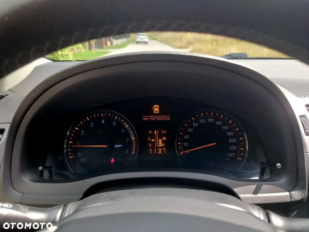 Toyota Avensis 1.8 Sol - 23