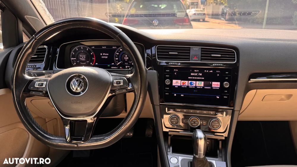 Volkswagen Golf - 24