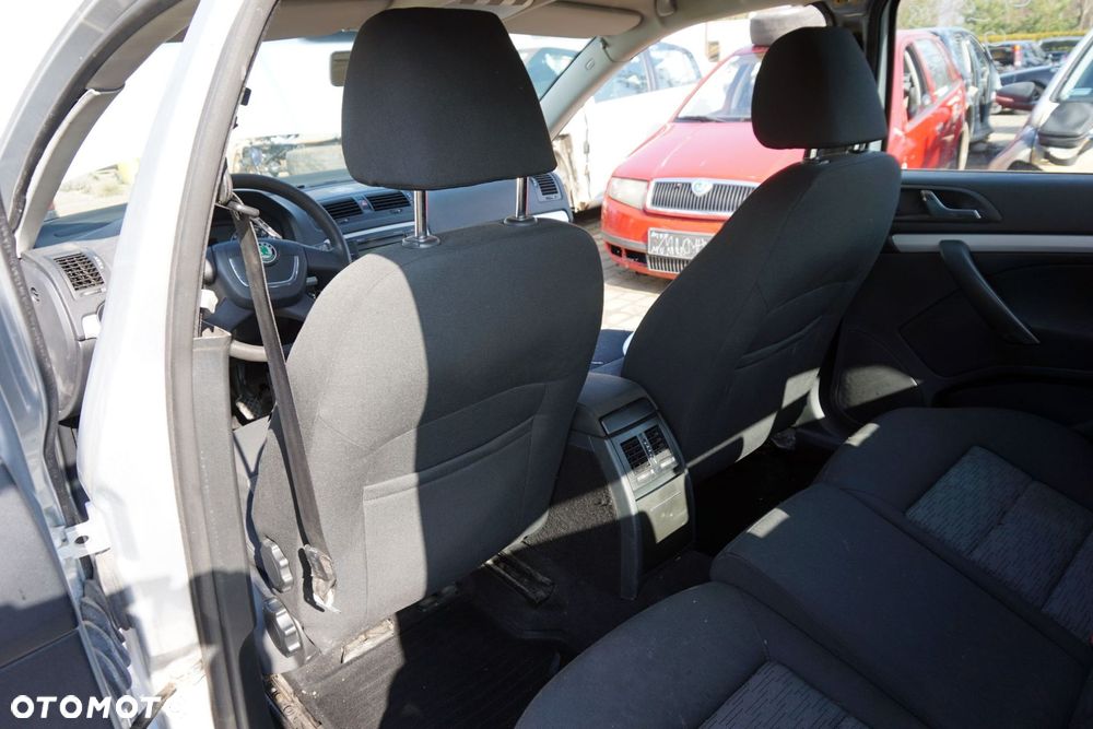 SKODA OCTAVIA II LIFT 5D HB 2010 9156 1.8 FSI CDAA 160KM MDP SREBRNY na części - 11