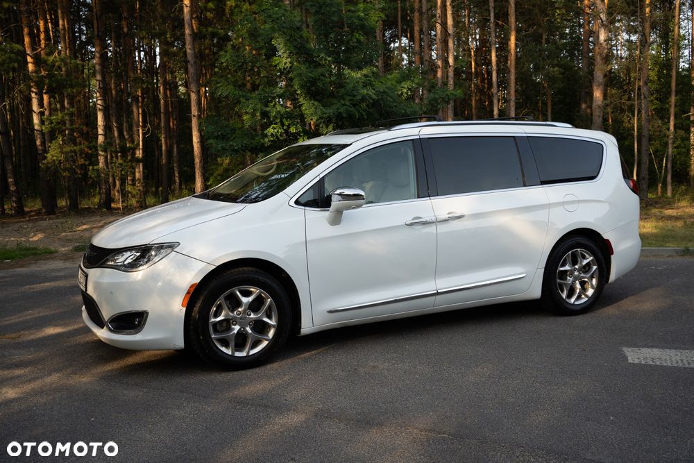 Chrysler Pacifica - 1