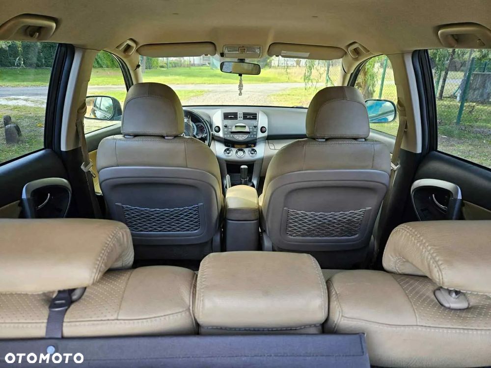 Toyota RAV4 - 9