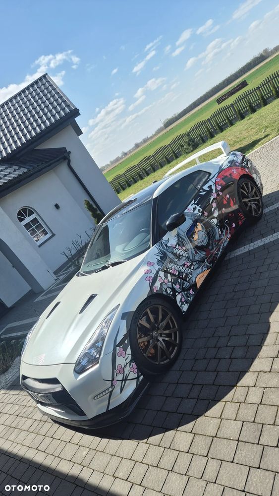 Nissan GT-R - 12