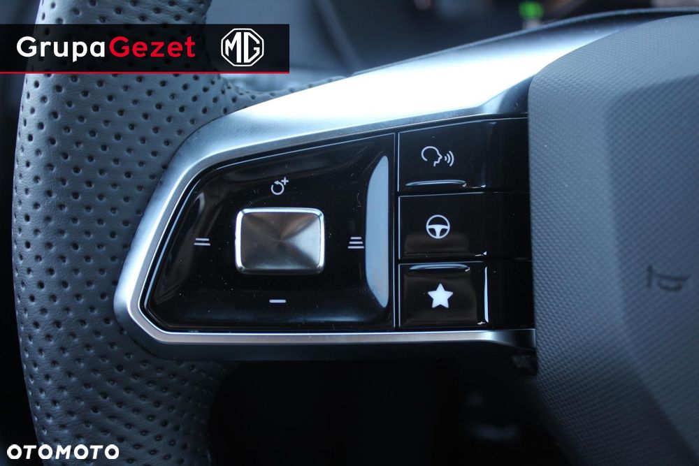 MG ZS - 11