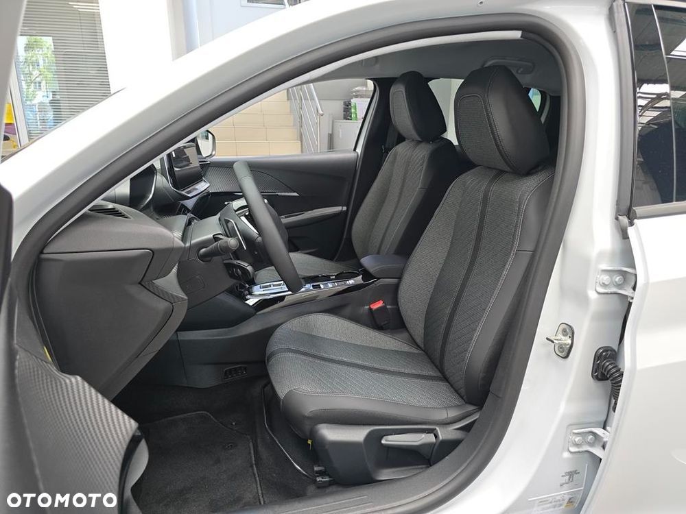 Peugeot 208 - 10
