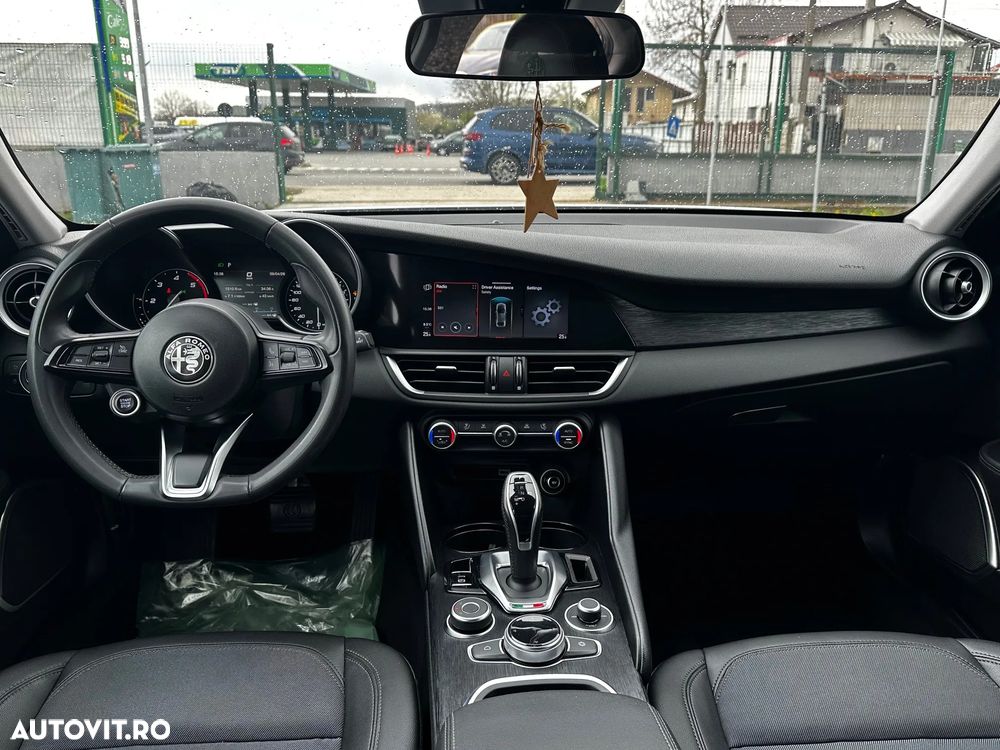 Alfa Romeo Giulia 2.2 JTDM RWD AT8 Super - 8