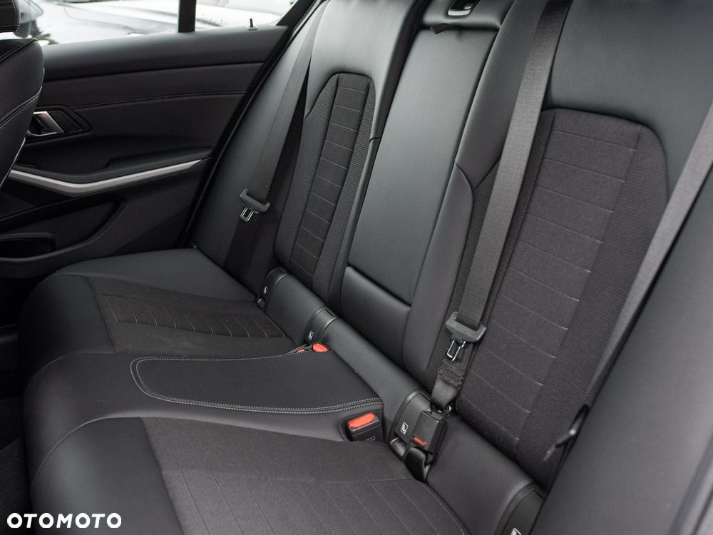 BMW Seria 3 318i - 29