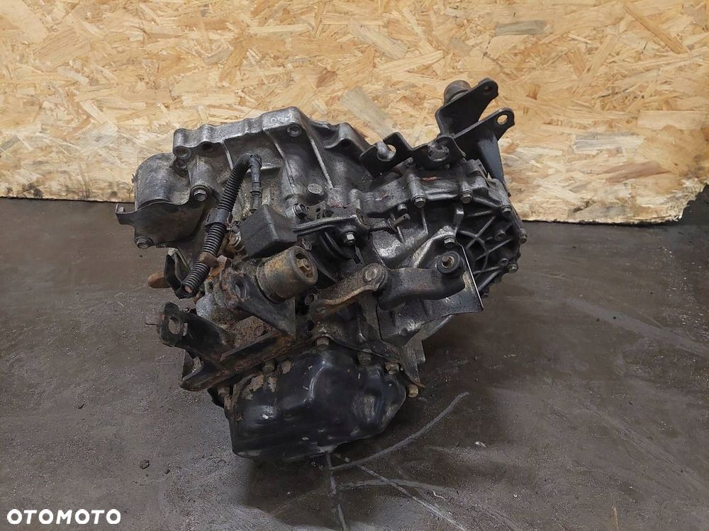 SKRZYNIA BIEGÓW TOYOTA COROLLA VERSO II 2.0 D4D - 3