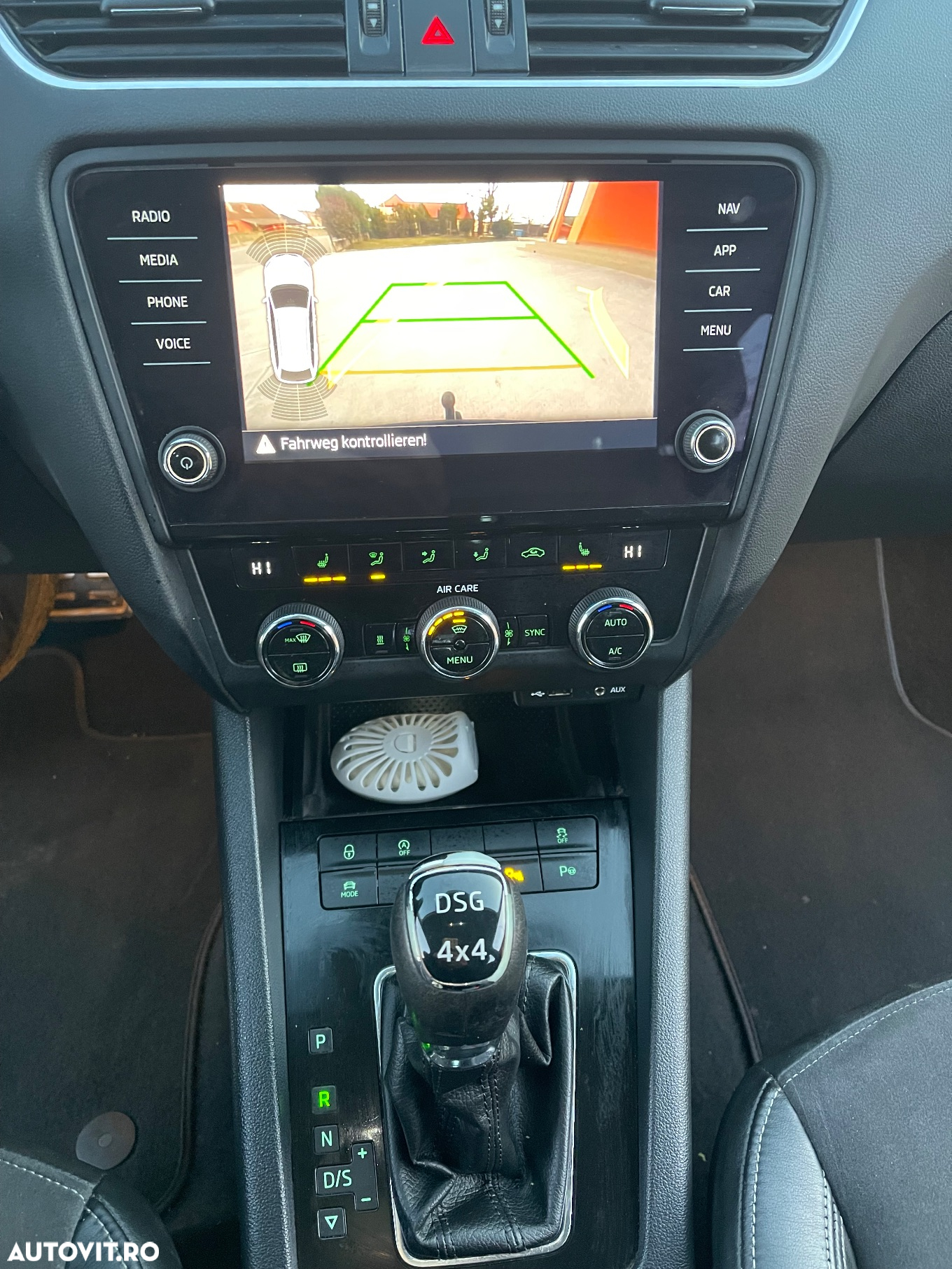 Skoda Octavia 2.0 TDI 4x4 DSG Scout - 27