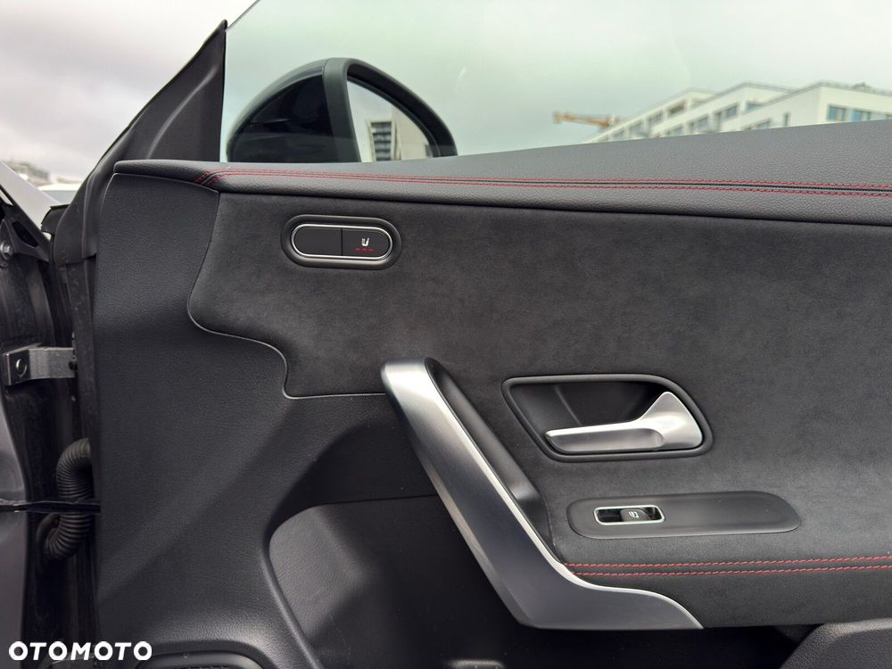 Mercedes-Benz CLA 200 AMG Line 7G-DCT - 24