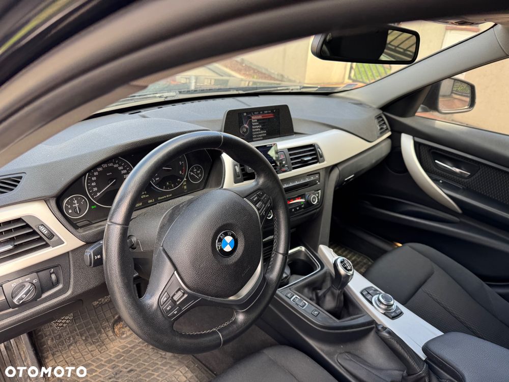 BMW Seria 3 318d Luxury Line EU6 - 17