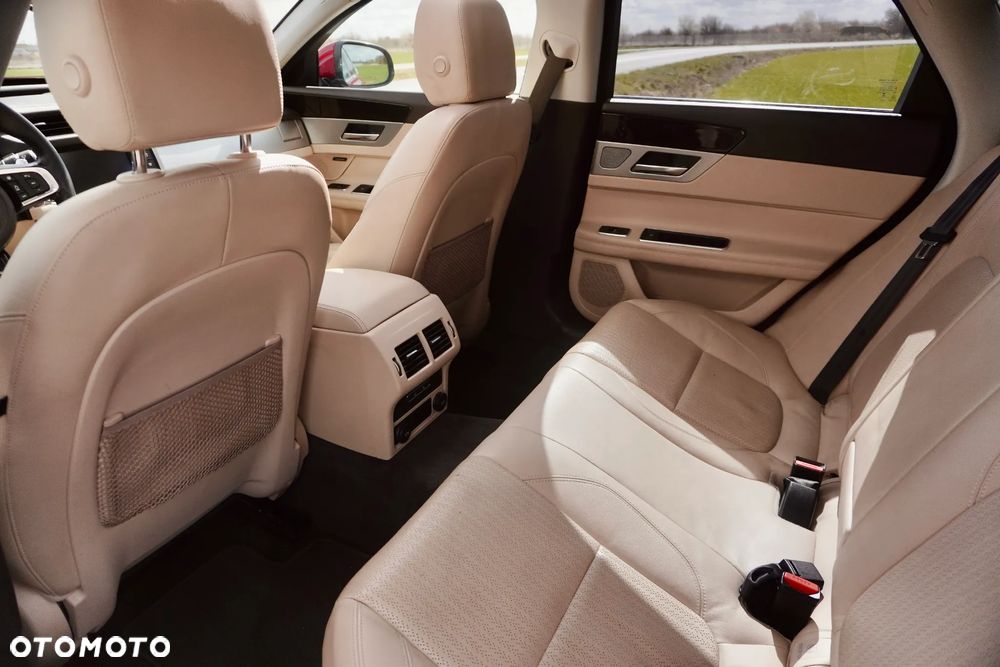 Jaguar XF 3.0 V6 Kompressor - 12