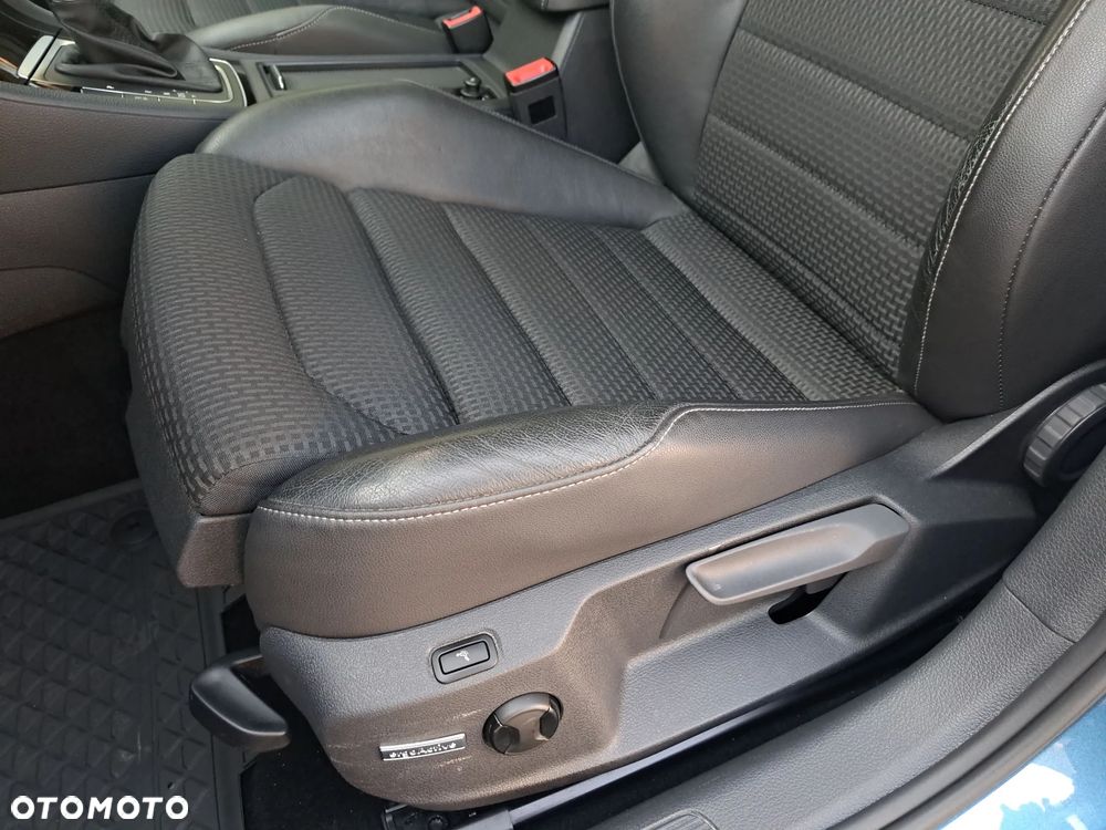 Volkswagen Golf 1.4 TSI BMT Highline DSG - 17