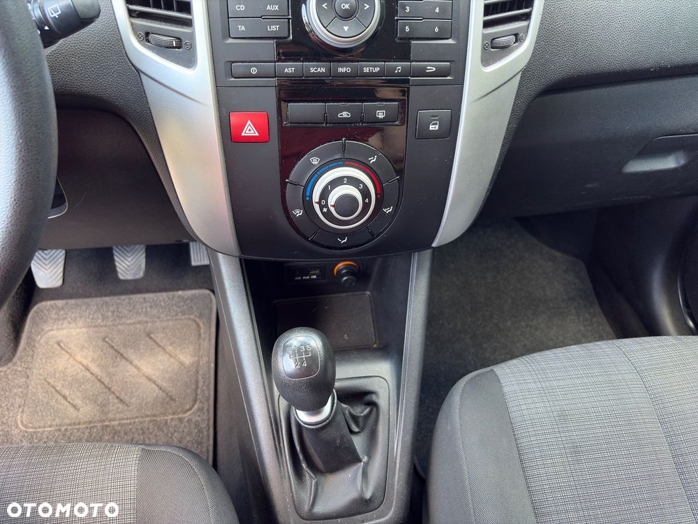 Kia Venga - 17