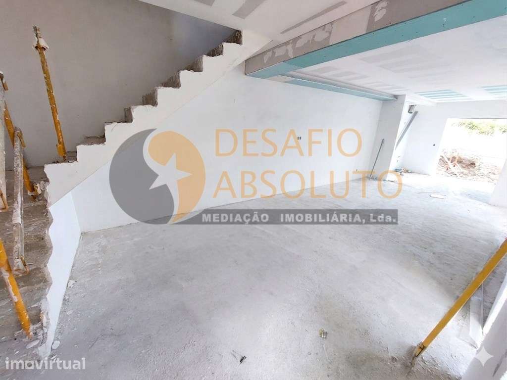 Moradia Geminada Duplex T3. Redondos, Fernão Ferro - Grande imagem: 4/30