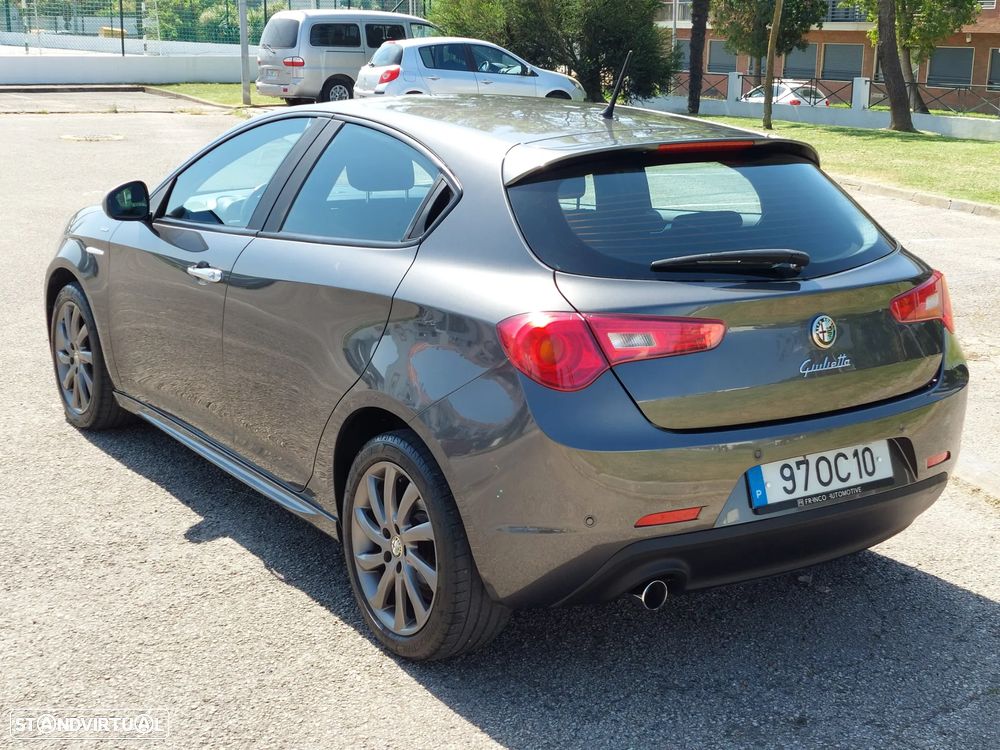 Alfa Romeo Giulietta 1.6 JTDM Veloce - 9