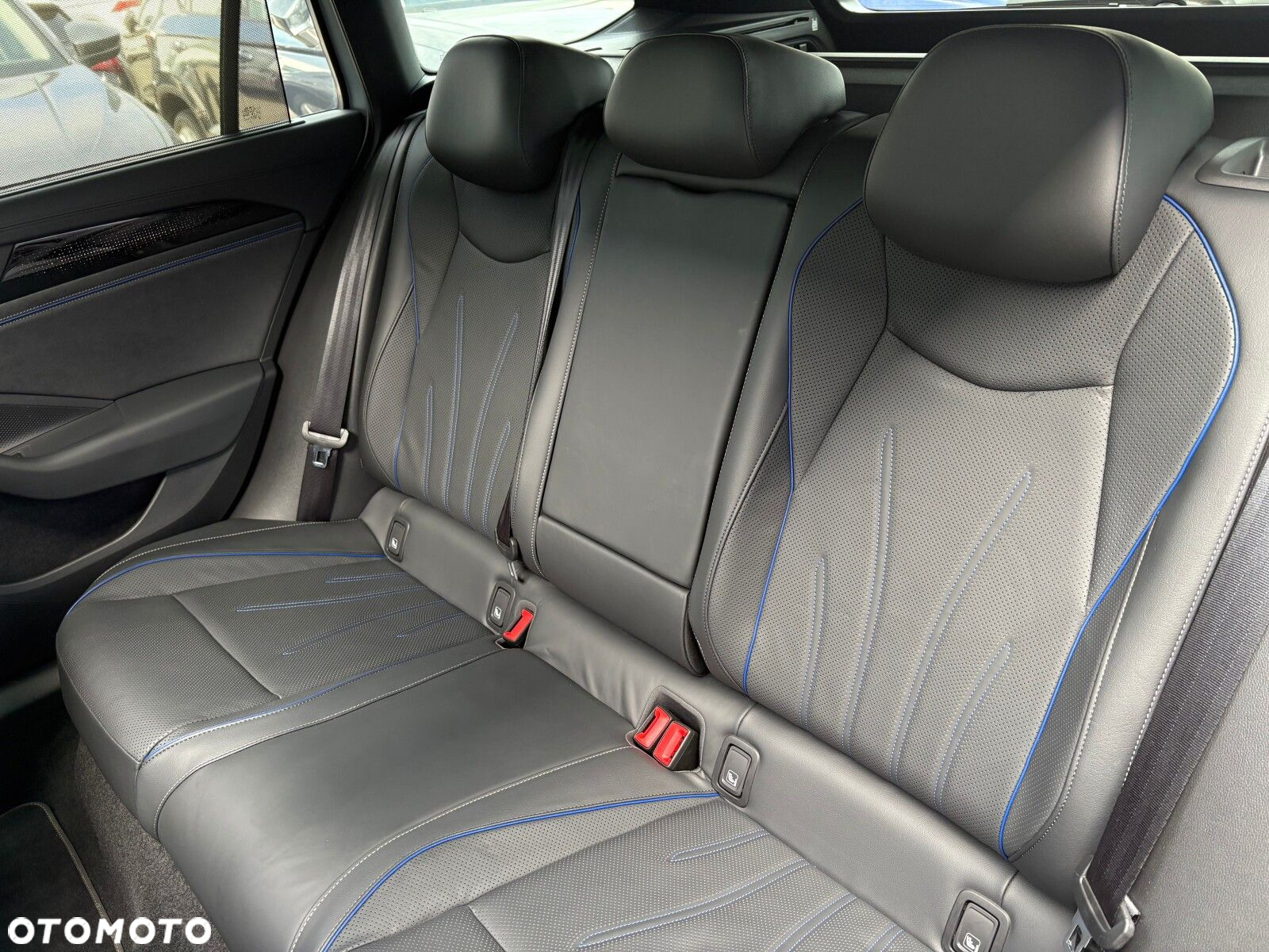 Volkswagen Passat - 13