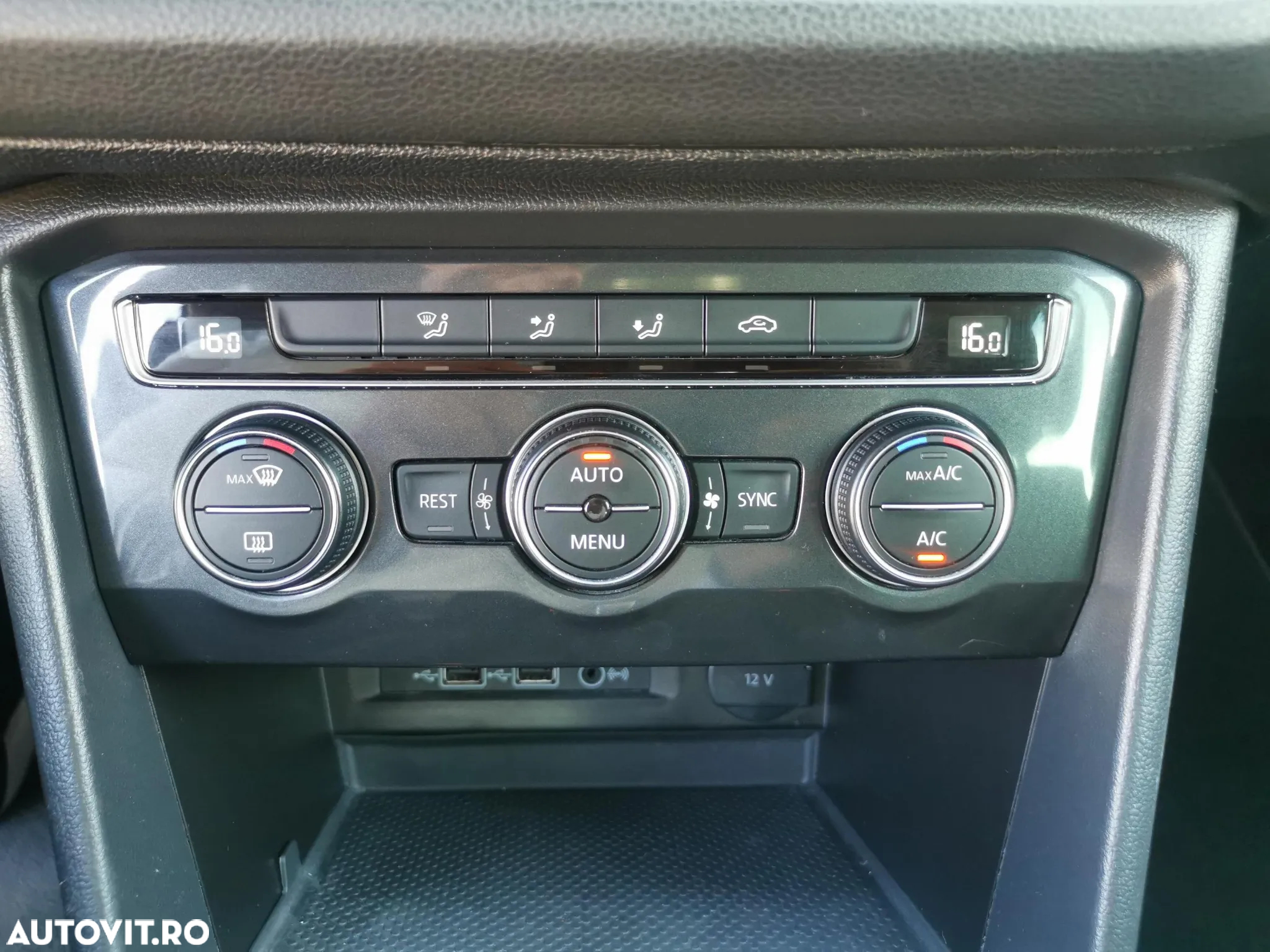 Volkswagen Tiguan - 24